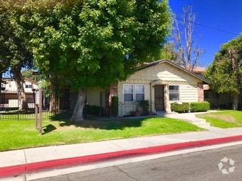 Primary Photo - 1801 Batson Ave