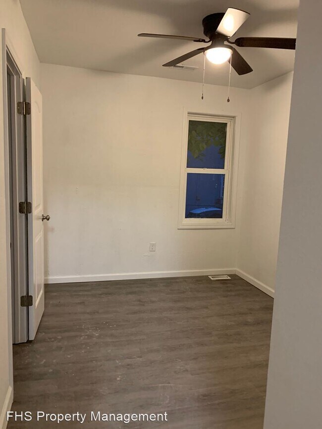 Building Photo - 3 br, 2 bath House - 2113 N East