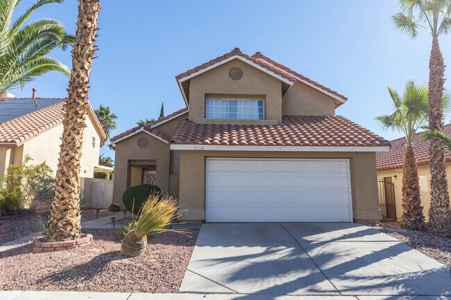 Building Photo - Lovely Home in The Lakes!