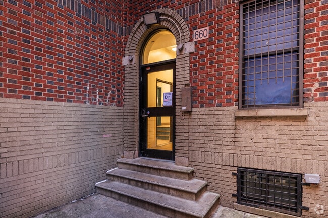 Building Photo - 660 Southern Blvd