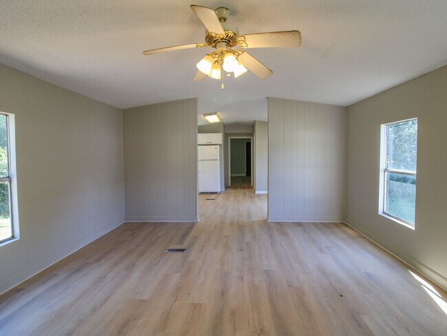 Foto del edificio - Completely Updated 3BR/2BA Trailer in Musc...