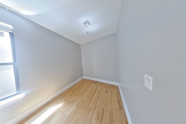 Building Photo - 1020 Park Pl