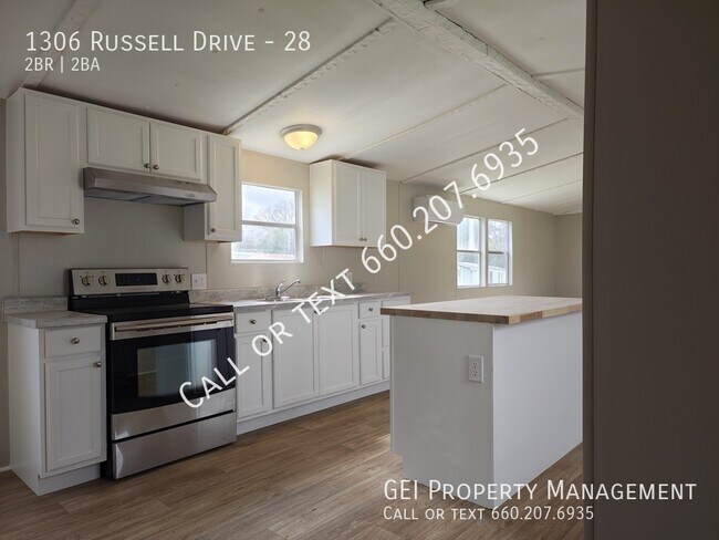 Foto del edificio - 1306 Russell Dr