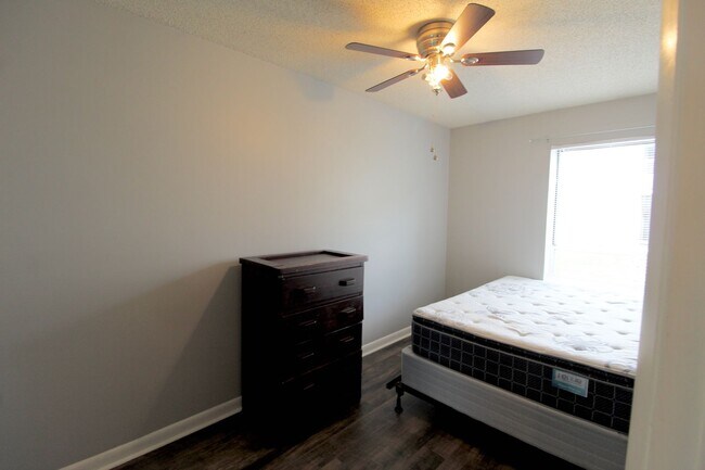 Building Photo - 1380K Hunters Road