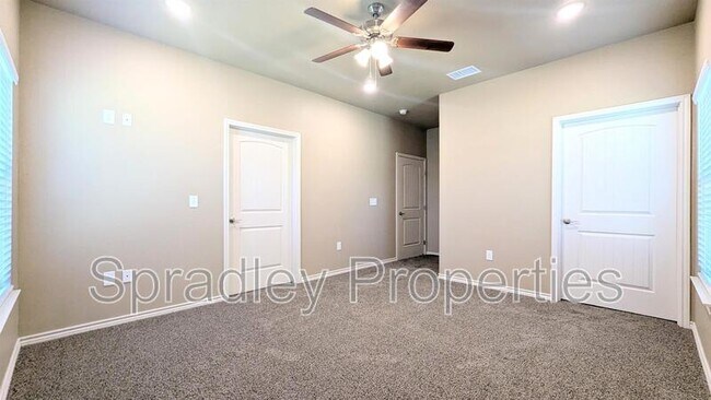 Building Photo - 1054 Hibiscus Dr