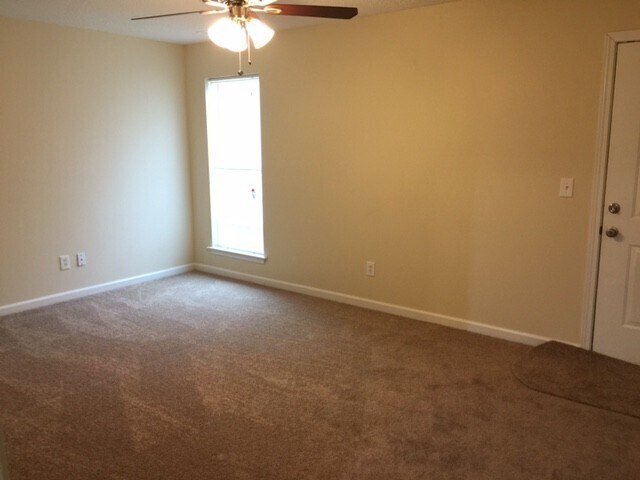 Building Photo - 5847 Waggoner Cove