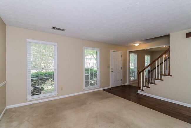 Building Photo - 2885 Summit View Ct