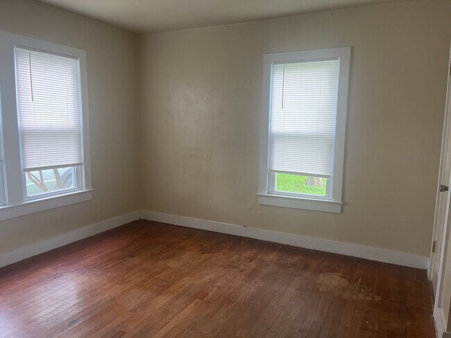 Foto del edificio - Welcome to this charming 2-bedroom, 1-bath...