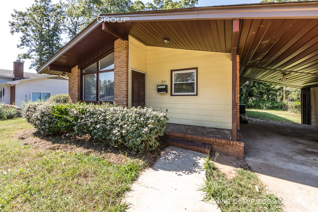 Building Photo - 841 Squirrel Hill Rd