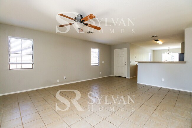Foto del edificio - Beautiful 3BR, 2BA home with an attached g...