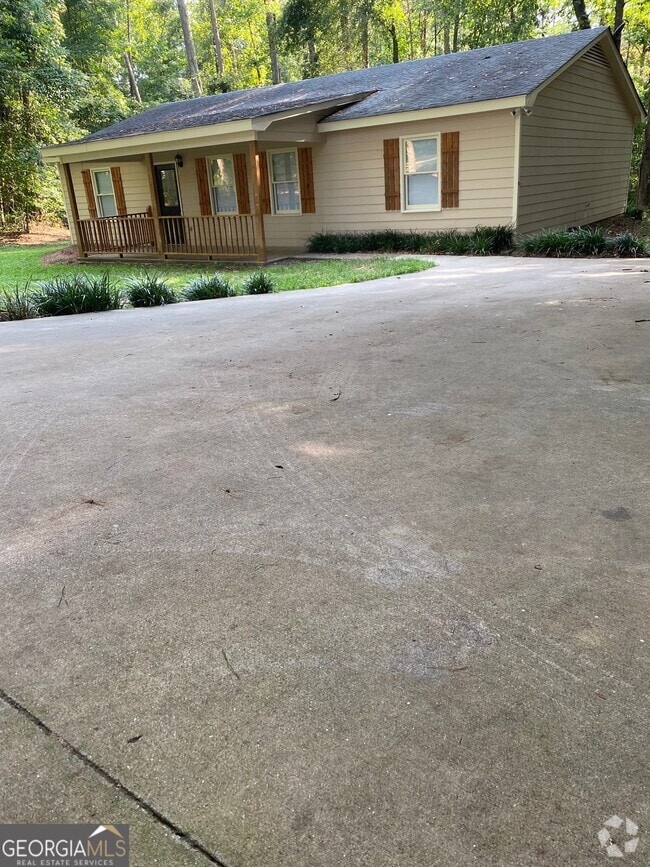 Building Photo - 112 Oak Ridge Dr