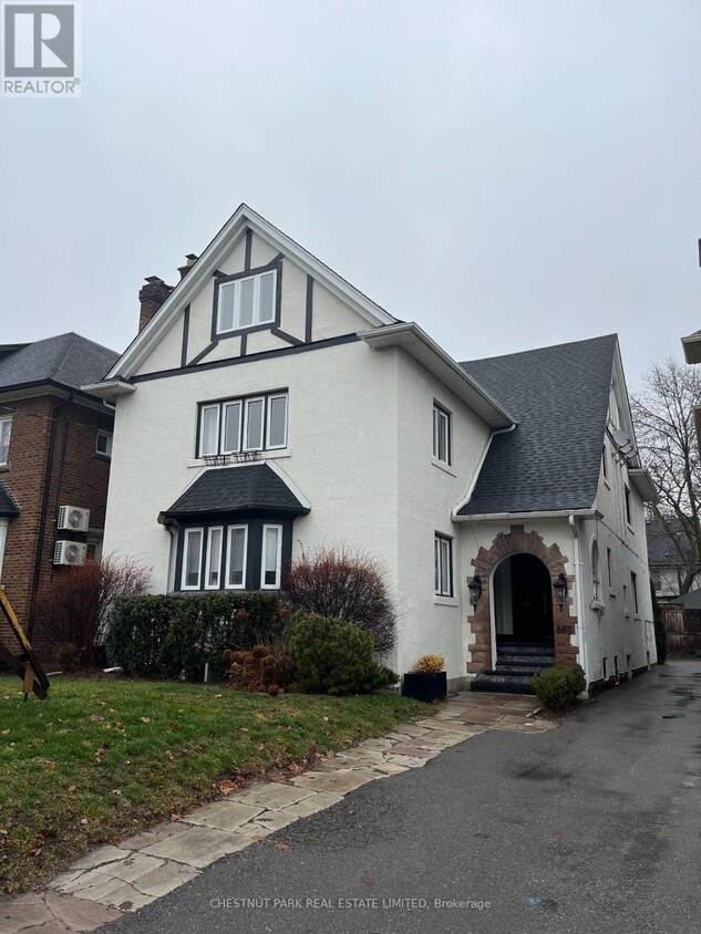 Primary Photo - 883 Avenue Rd