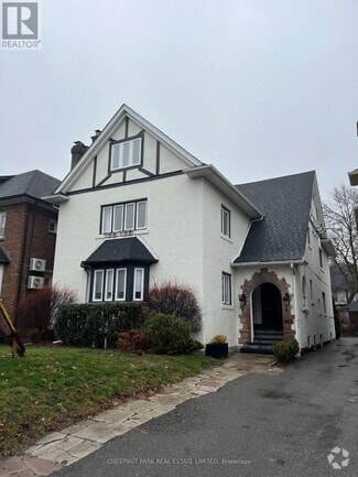 Building Photo - 883 Avenue Rd