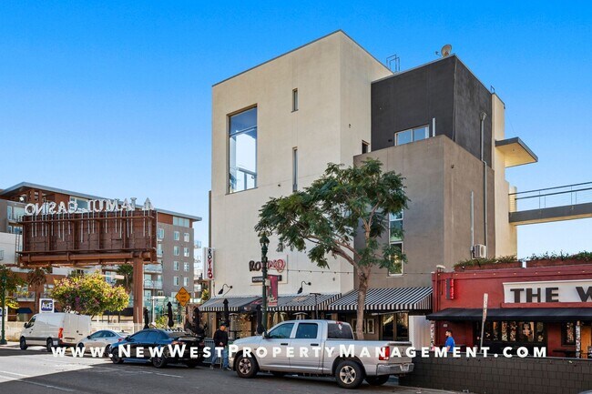 Foto del edificio - Views, Views, Views! Stunning Top-Floor Little Italy 2-bedroom Loft at The Waterfront!