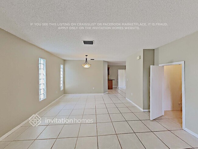 Foto del edificio - 2450 NW 72nd Ave