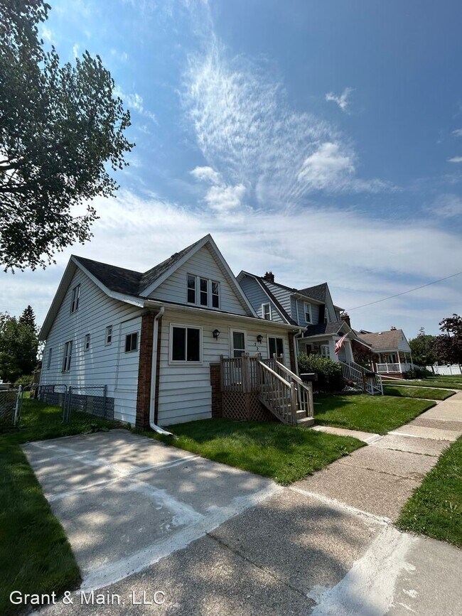 Building Photo - 4 br, 1 bath House - 729 Highland St