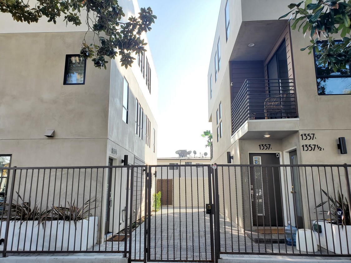 Primary Photo - 1357 N Stanley Ave