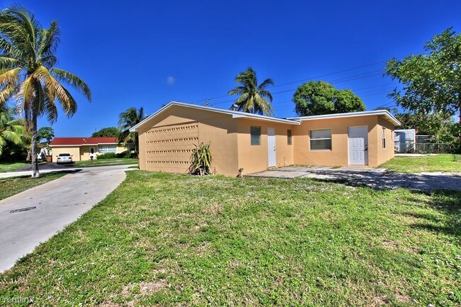Building Photo - 480 SW 14th Pl