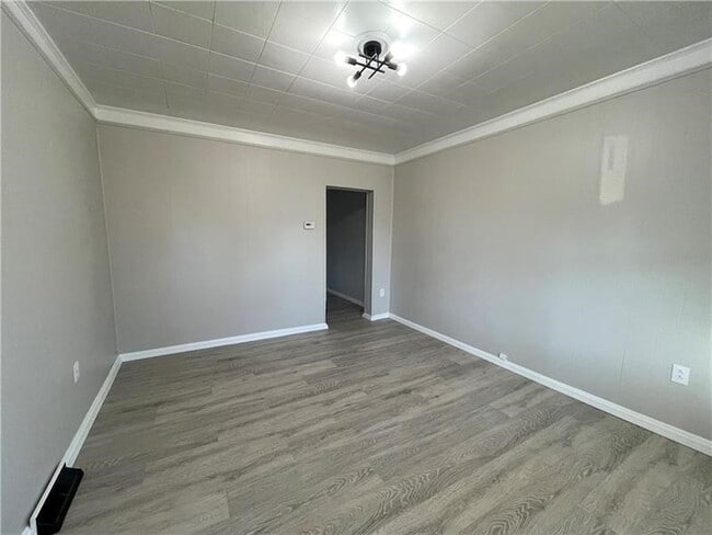 Building Photo - 405 Sumner Ave