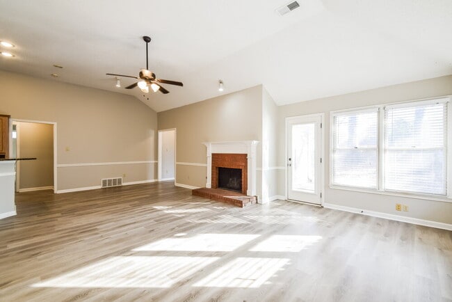 Building Photo - 1562 Appling Wood Cove N