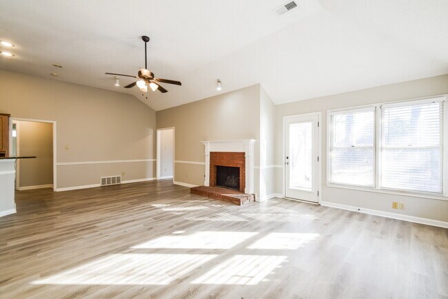 Foto del edificio - 1562 Appling Wood Cove N