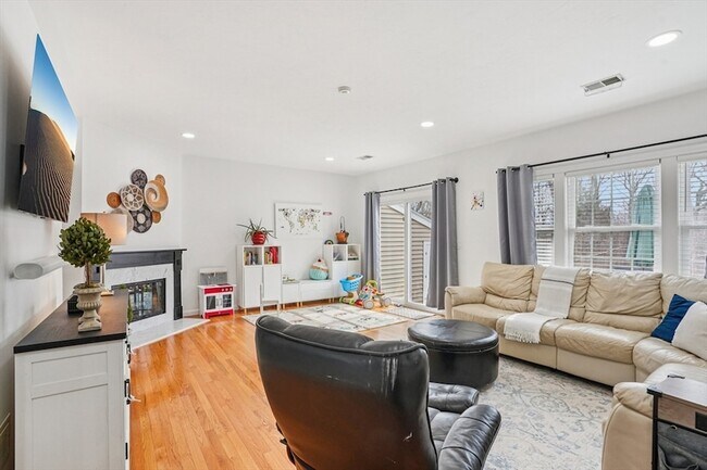 Foto del edificio - 257 Allerton Commons Ln