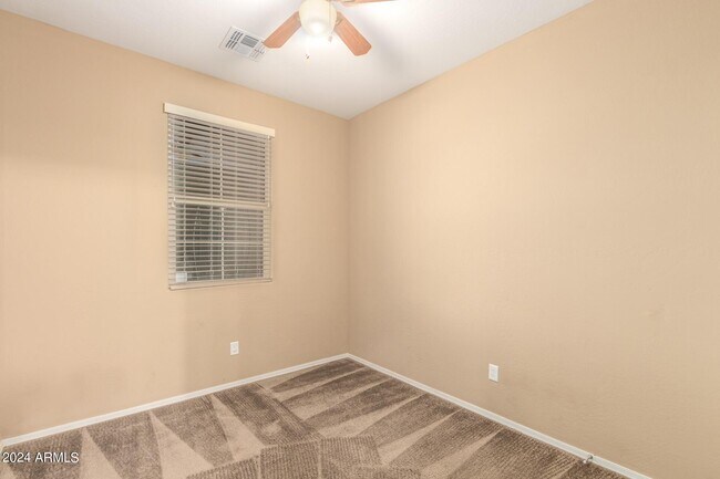 Foto del edificio - 4074 Kirkland Ave