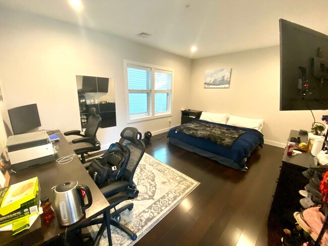 Building Photo - New Luxury House (Built 2021) at an Unbeat...