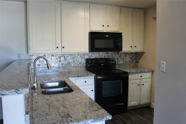Foto del edificio - 2200 Spring Creek Ln