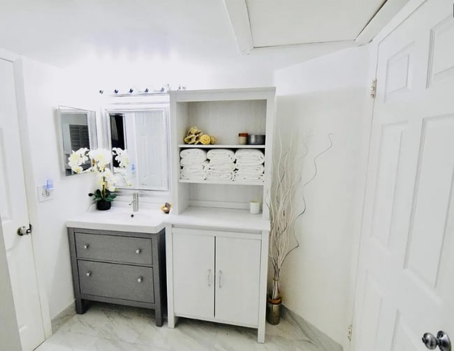 Building Photo - 2881 N Oakland Forest Dr