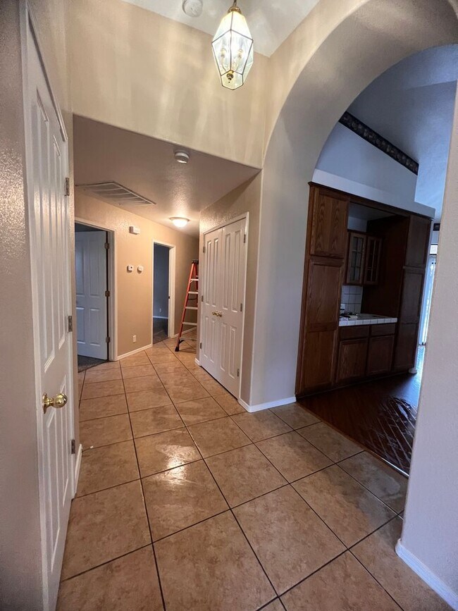 Foto del edificio - 1825 MODOC AVE 3 BEDROOM 2 BATHROOM EASTSI...