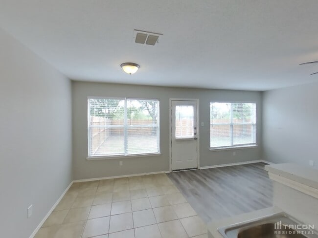 Building Photo - 1532 Pine Ln