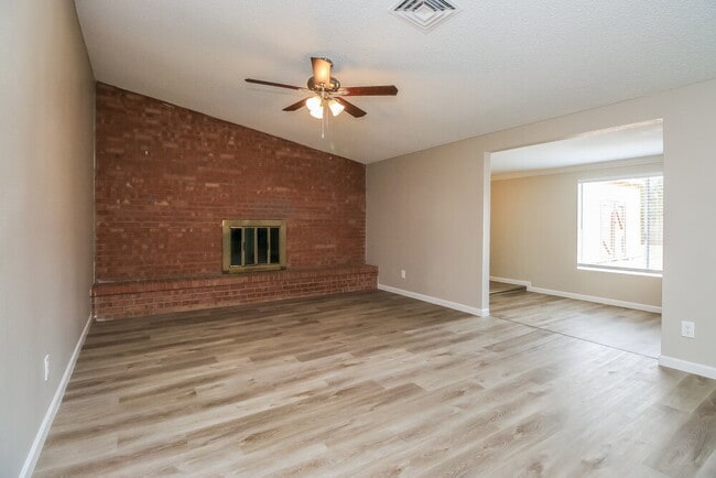Building Photo - 739 S 75th St