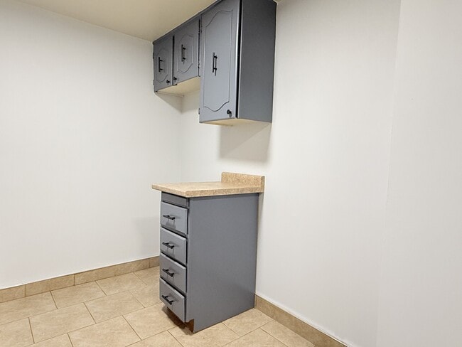 Building Photo - 4 Dufferin St