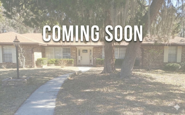 Spacious 4 Bed 2 Bath Home w/ Garage. Fenced in Yard. Large Private Pool! - Spacious 4 Bed 2 Bath Home w/ Garage. Fenced in Yard. Large Private Pool!