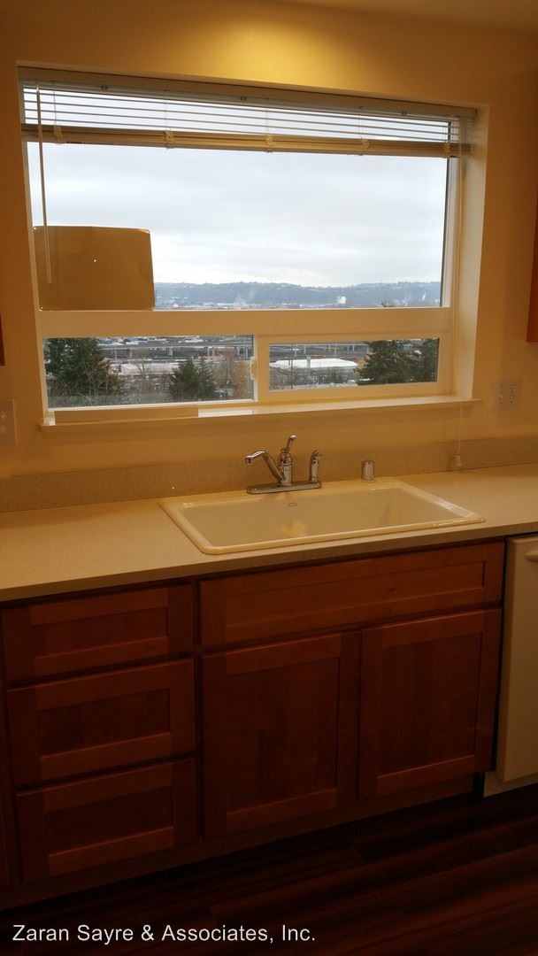 Building Photo - 1114 E 29th St