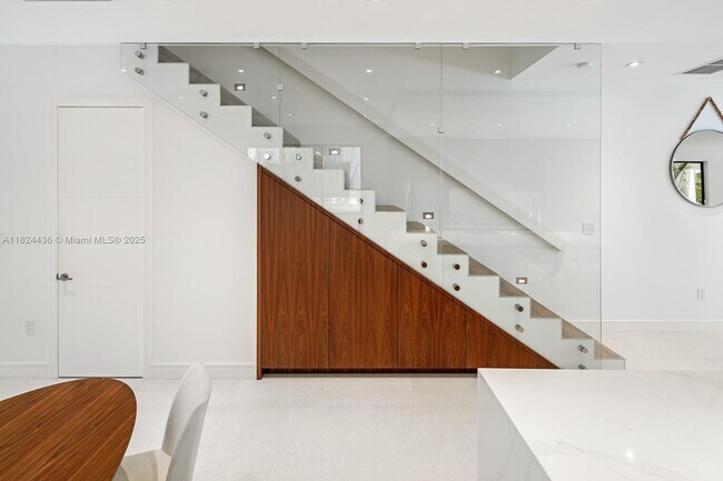 Foto del edificio - 2978 Coconut Ave