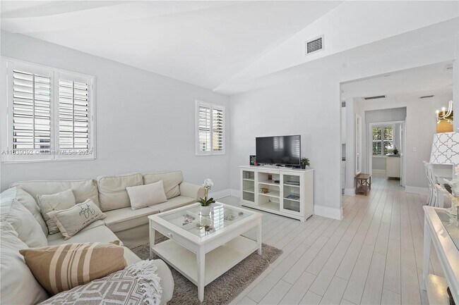 Building Photo - 826 7th St