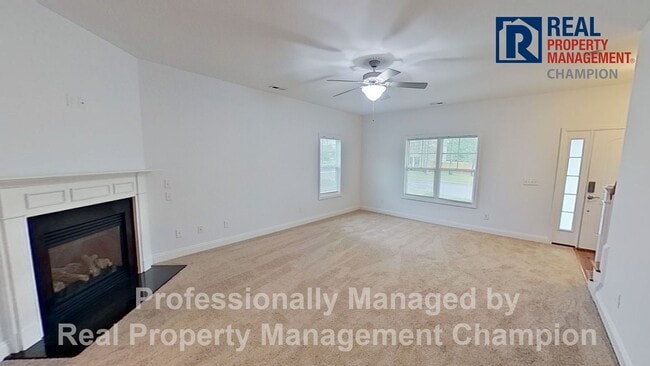 Building Photo - Large Home Near Camp Lejuene and Stone Bay