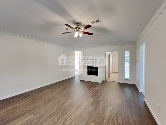 Foto del edificio - 2341 N Ridge Road