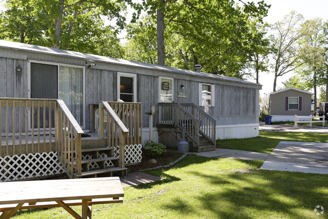 Building Photo - Hidden Oaks Mobile Home Park