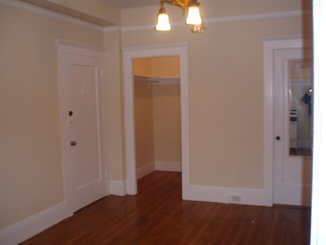 entry door - 1121 Bush St