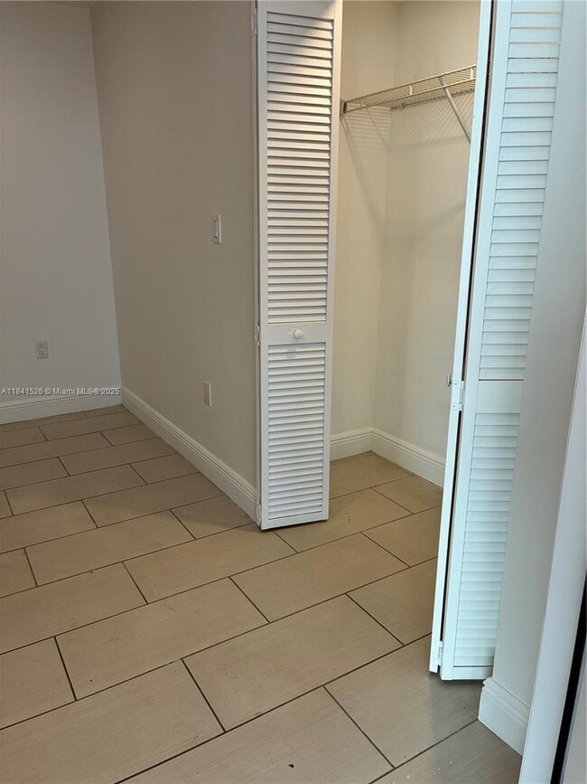 Foto del edificio - 1774 SW 11th St