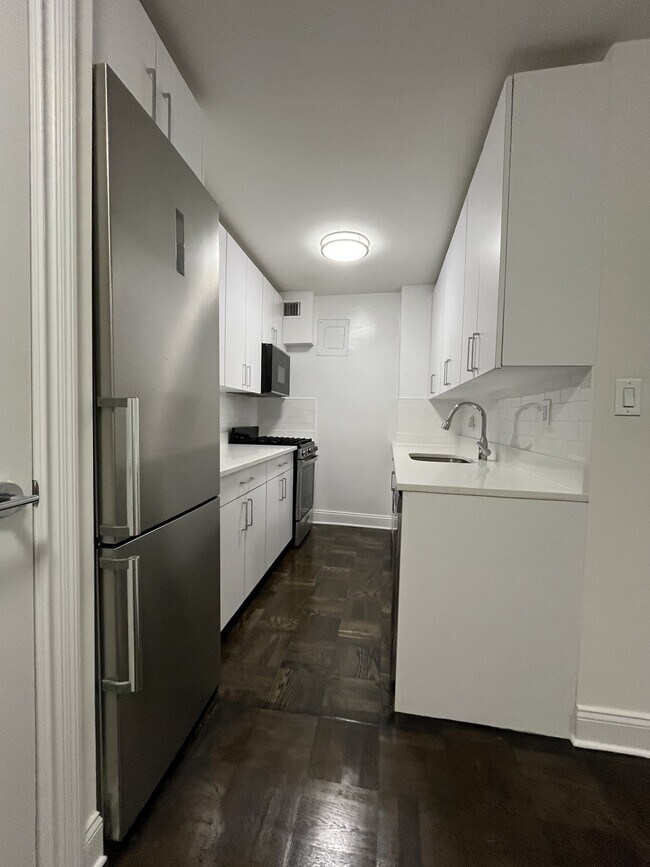 Building Photo - 96 Fifth Avenue