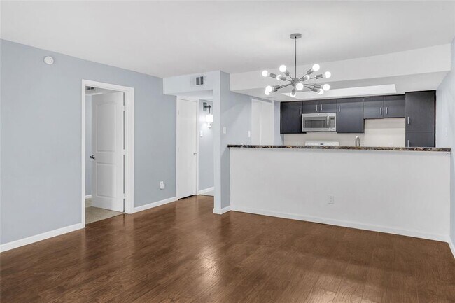 Building Photo - 2824 S Bartell Dr