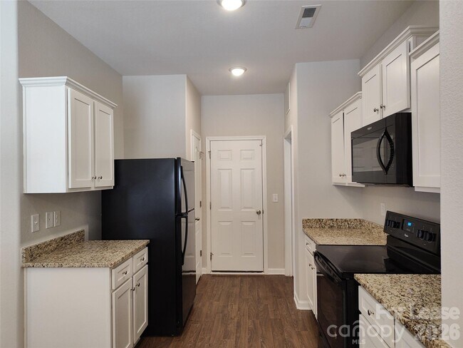 Foto del edificio - 9623 Weikert Rd