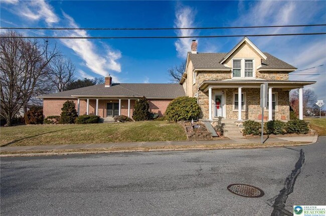 Foto del edificio - 373 E High St