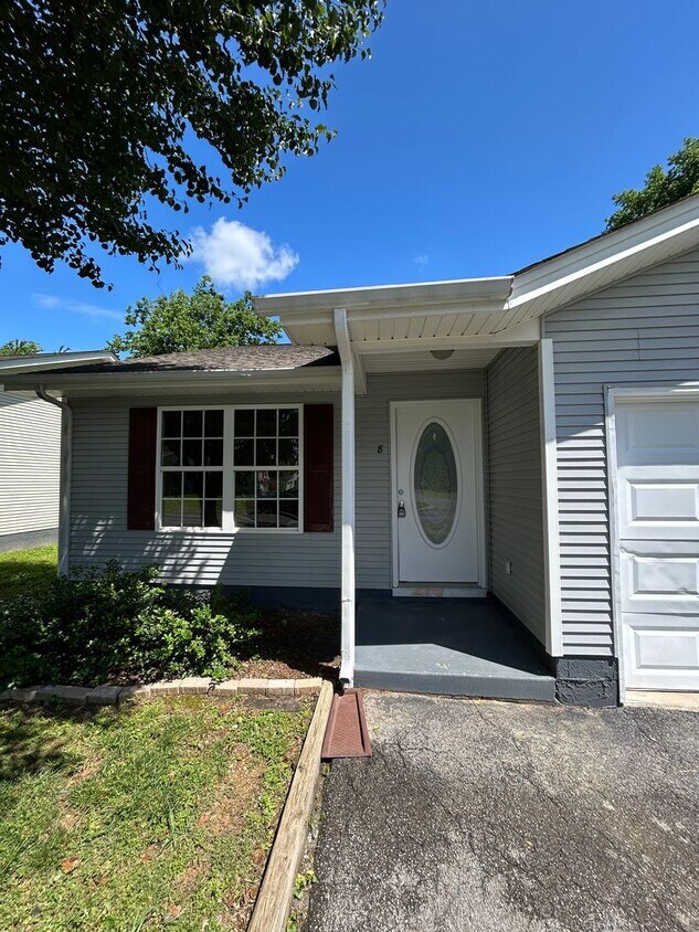 Primary Photo - Charming 2 Bed, 1 Bath, 1 Car Garage, Cove...
