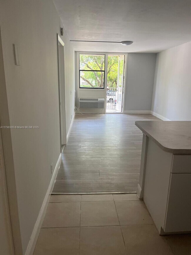Foto del edificio - 2701 Riverside Dr