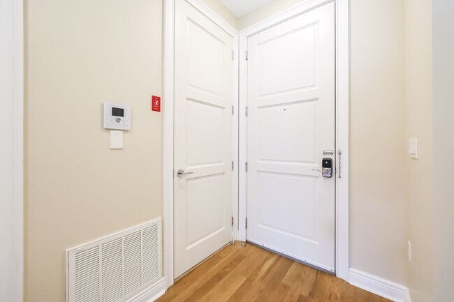 Foto del edificio - 1/Bedroom at Edgewater's top waterfront location.